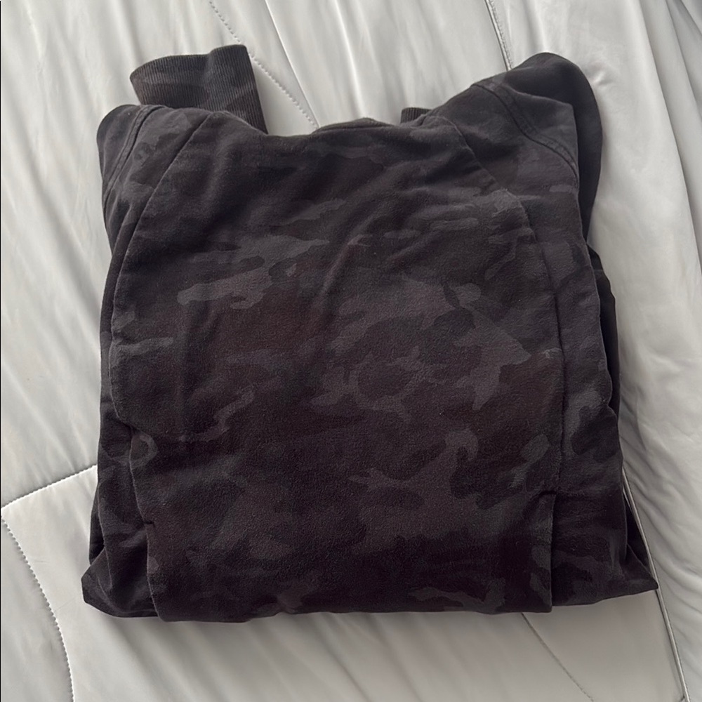 Lululemon black camo scuba pullover